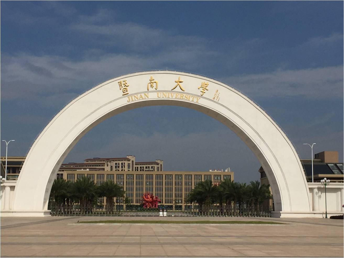 暨南大学新校区位于番禺大学城内,采购水冷离心 水冷螺杆机型.